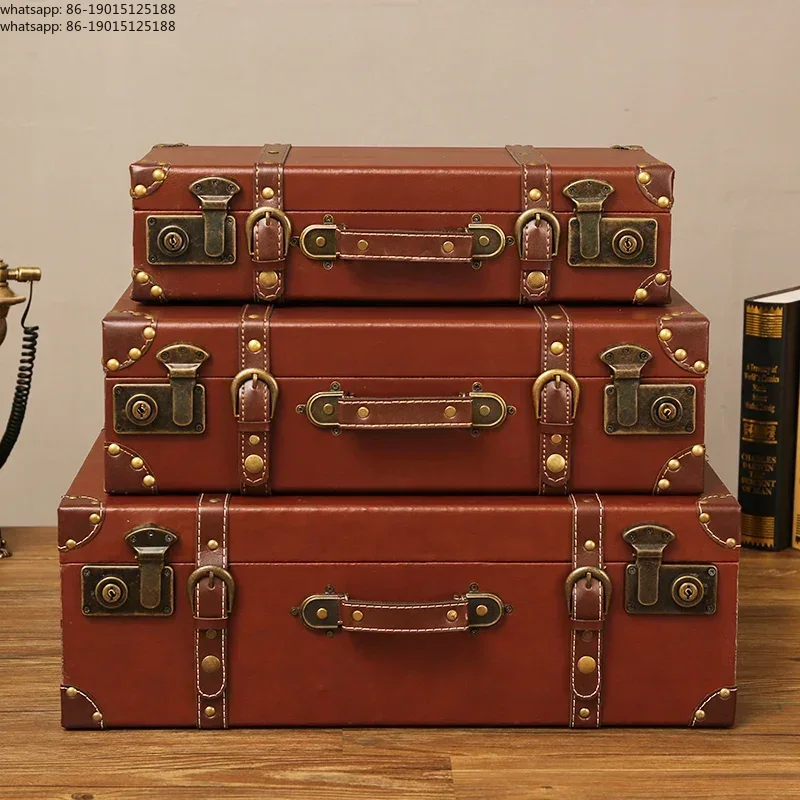 Retro Leather Case Figurines L - Photography Lighting Style 评论和价格