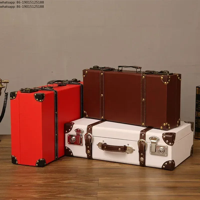 Retro Leather Case Figurines L - Photography Lighting Style 评论和价格