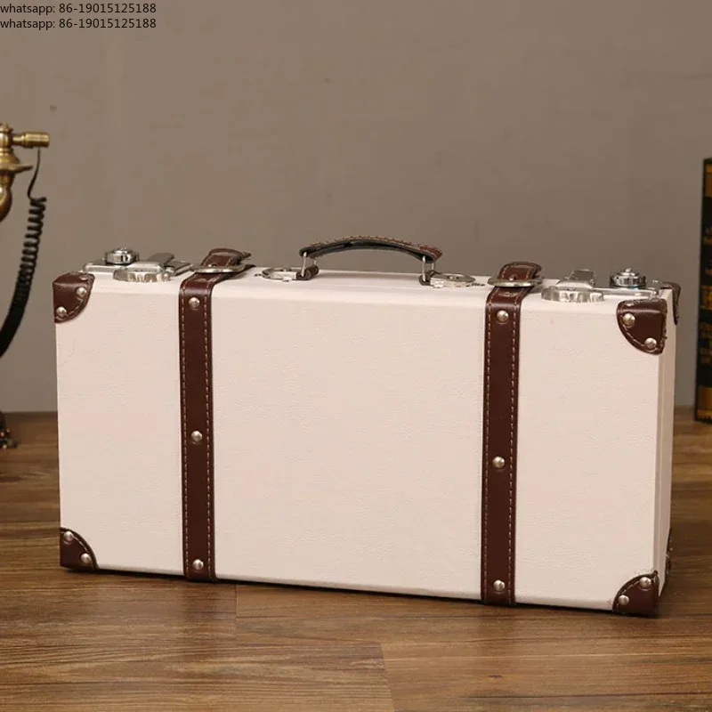 Retro Leather Case Figurines L - Photography Lighting Style 评论和价格
